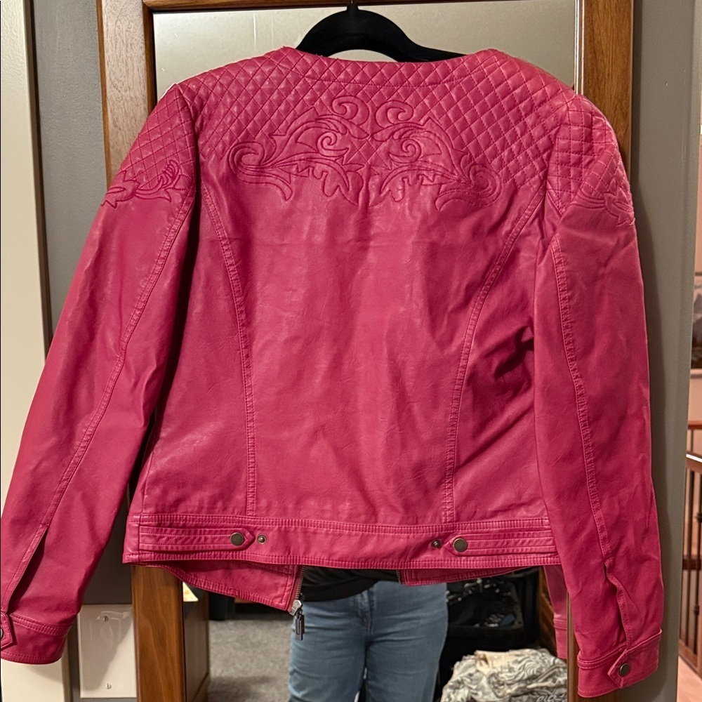 Yest Women's Pink Leather Jacket - Picture 3 of 3